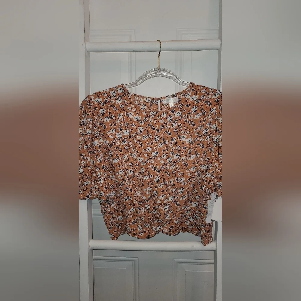 Crop Top - Picture 2 of 5